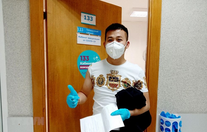 Người Việt tại Nga tình nguyện tiêm vaccine ngừa Covid-19
