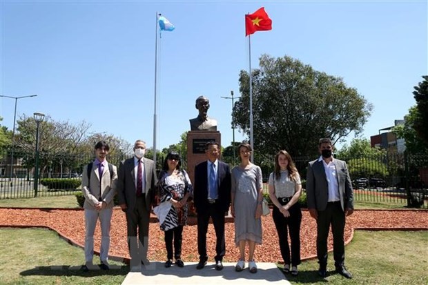 Khai trương biển đồng tiểu sử của Chủ tịch Hồ Chí Minh tại Argentina