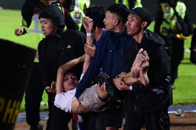 Bạo loạn sân cỏ Indonesia: Tổng thống Indonesia hy vọng là 'thảm kịch bóng đá cuối cùng trong nước'