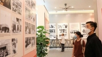 Trưng bày nhiều tư liệu quý của Chủ tịch Hồ Chí Minh với Thủ đô Hà Nội