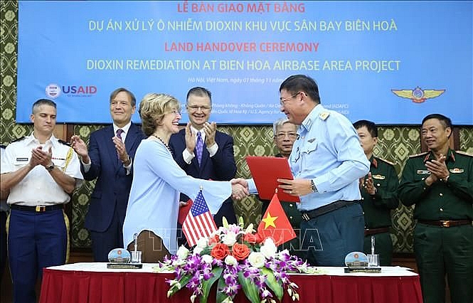 usaid nhan mat bang du an xu ly o nhiem dioxin tai khu vuc san bay bien hoa dong nai