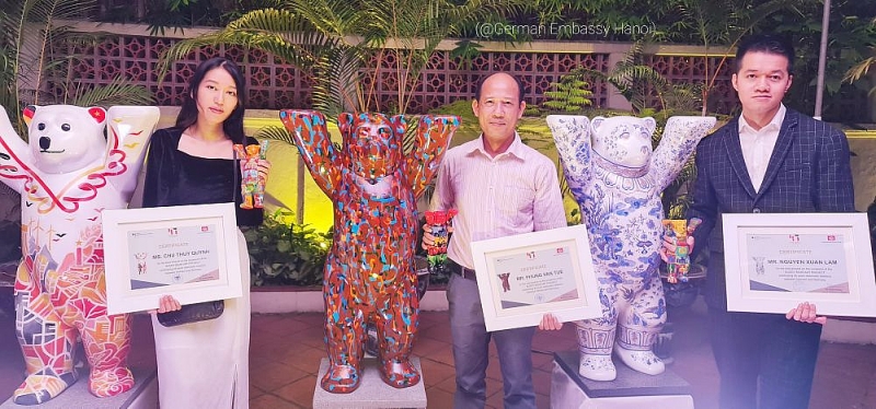 Trao giải Cuộc thi trang trí nghệ thuật Gấu Buddy tại Việt Nam