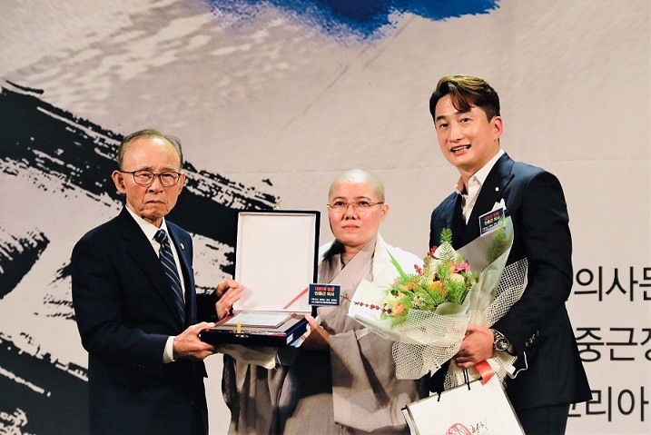 Sư cô Thích Nữ Giới Tánh được trao Giải hoạt động thiện nguyện vì hòa bình tại Hàn Quốc