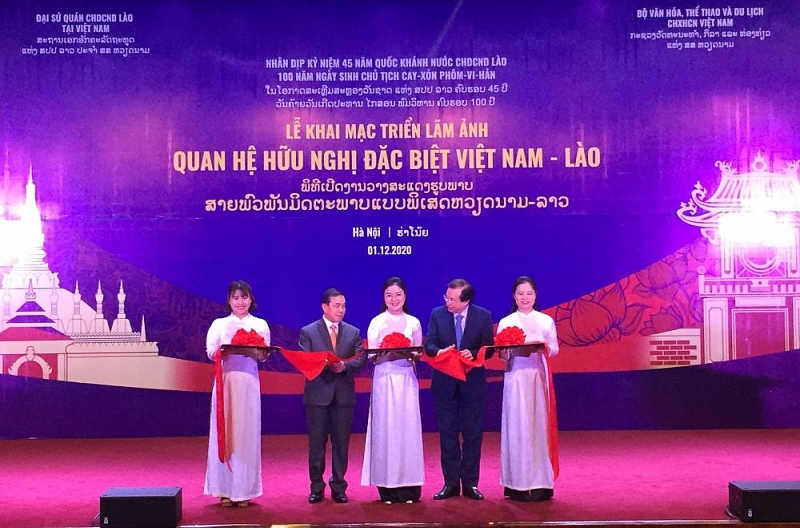 Triển lãm ảnh về mối quan hệ hữu nghị đặc biệt Việt Nam – Lào