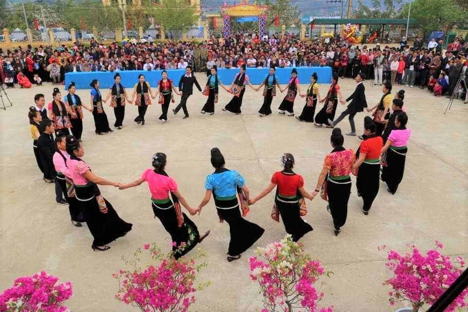 Nghệ thuật Xòe Thái và sức sống của đồng bào Tây Bắc Nghệ thuật Xòe Thái và sức sống của đồng bào Tây Bắc