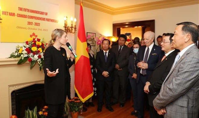 Vietnam-Canada further promote comprehensive partnership