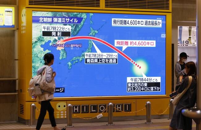 Bảng thông báo về vụ phóng tên lửa ngày 4/10 của Triều Tiên (Nguồn: The Korea Times)