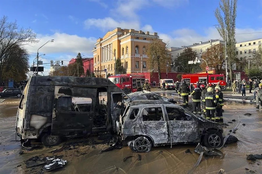 Nhiều ô tô bị hư hại nặng sau vụ công kích ngày 10/10 (Nguồn: Hurriyet Daily News)