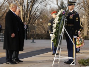 Ông Trump đặt vòng hoa tại nghĩa trang quốc gia