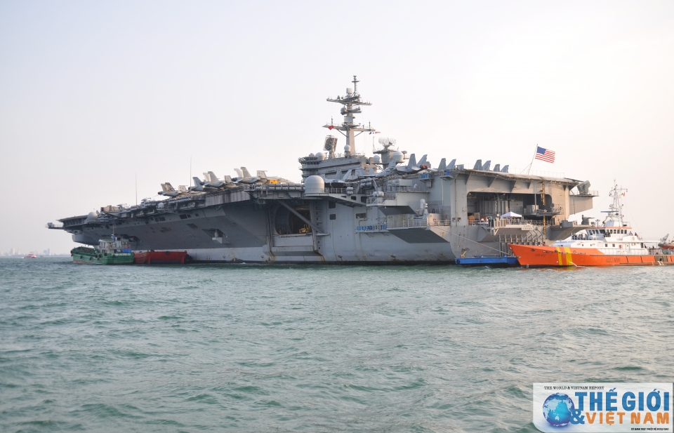 Cận cảnh tàu sân bay USS Carl Vinson đang ở thăm Đà Nẵng