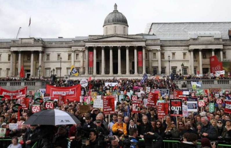 Anh: Hàng nghìn người biểu tình đòi Thủ tướng từ chức