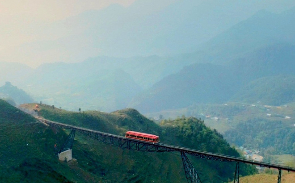 mountain train from sa pa to fansipan station opens