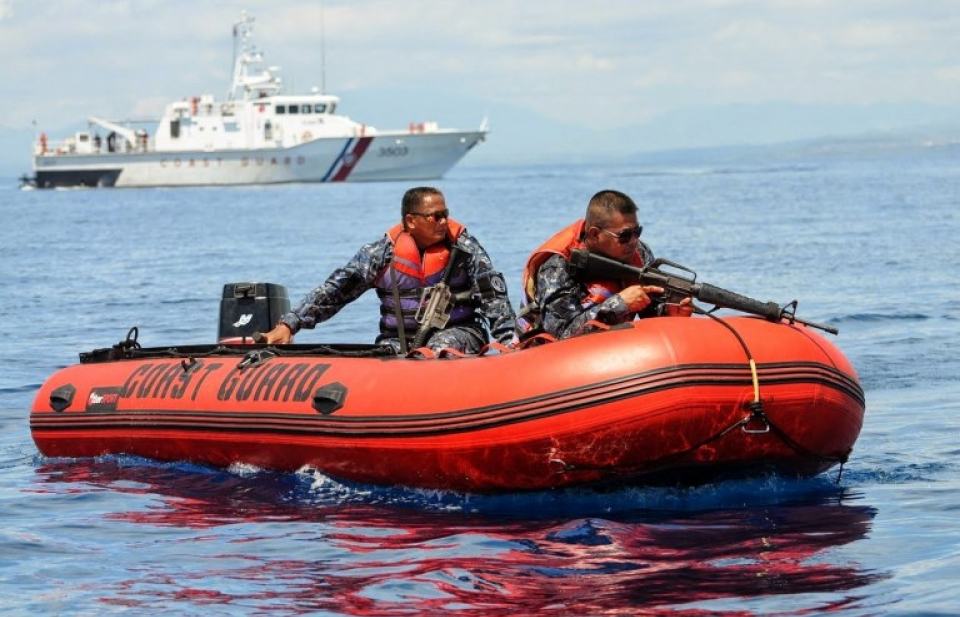 Philippines tìm kiếm 17 thủy thủ mất tích sau tai nạn trên biển