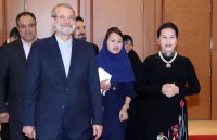 na chairwoman plants trees presents scholarships in ca mau