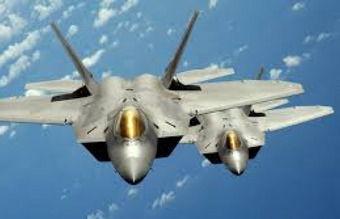 Mỹ tung “chim ăn thịt” F-22 tới Đông Âu