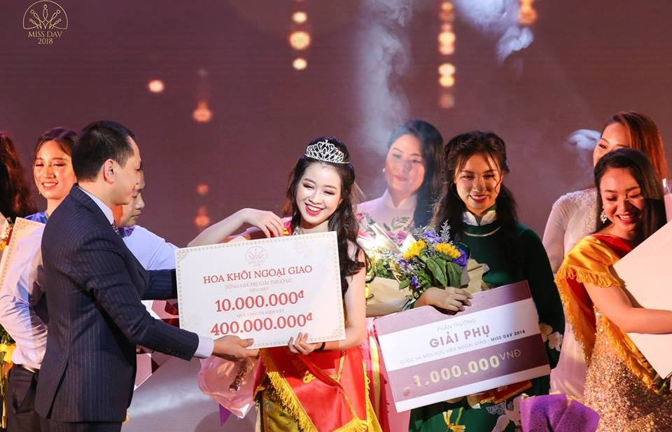 Hoa khôi Ngoại giao 2018 nhận giải thưởng hơn 400 triệu đồng