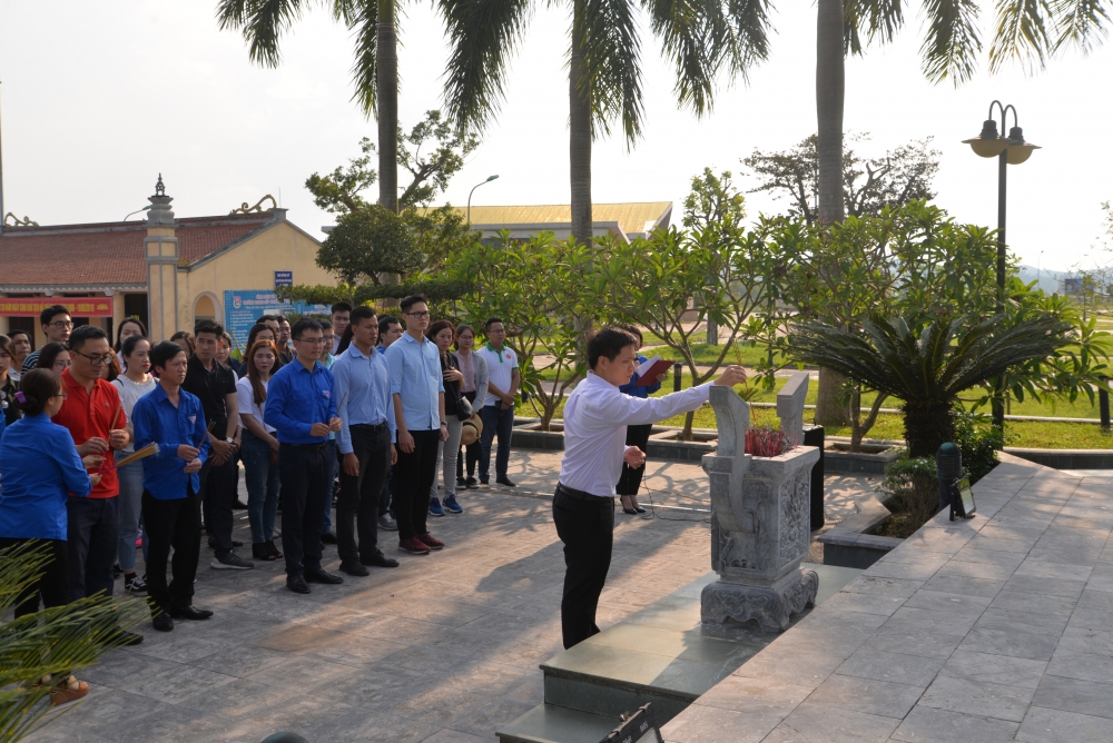 doan thanh nien bo ngoai giao va hanh trinh ve nguon cac dia chi do mien trung