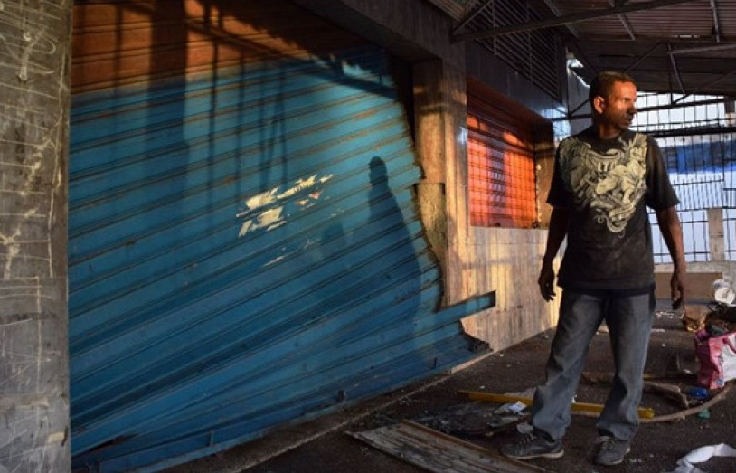 Venezuela: Người dân đóng cửa hàng để tránh hôi của