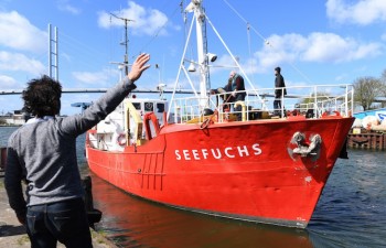 Italy cấm tàu chở người di cư của các tổ chức phi chính phủ cập cảng