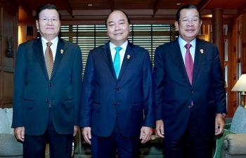 Vietnamese Prime Minister meets with Lao, Cambodian counterparts