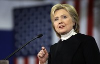ba clinton buoc mot chan vao nha trang