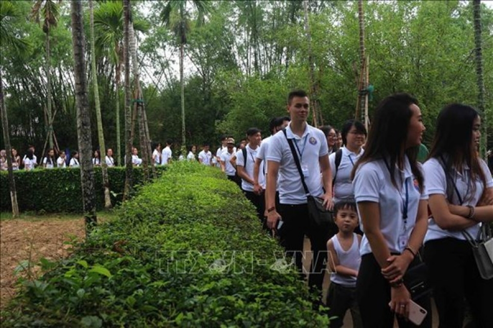 summer camp young expats visit late president ho chi minhs homeland