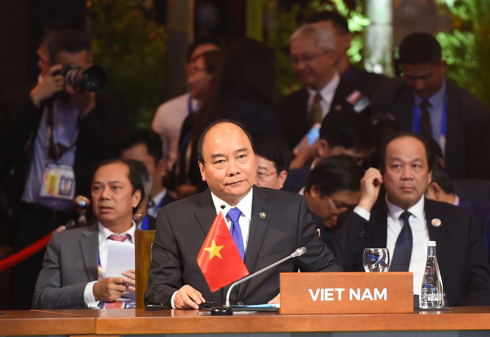 pm nguyen xuan phuc attends asean summits with partners