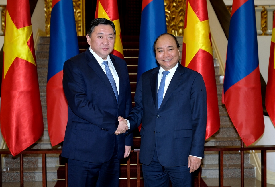 pm nguyen xuan phuc welcomes mongolian parliament chairman