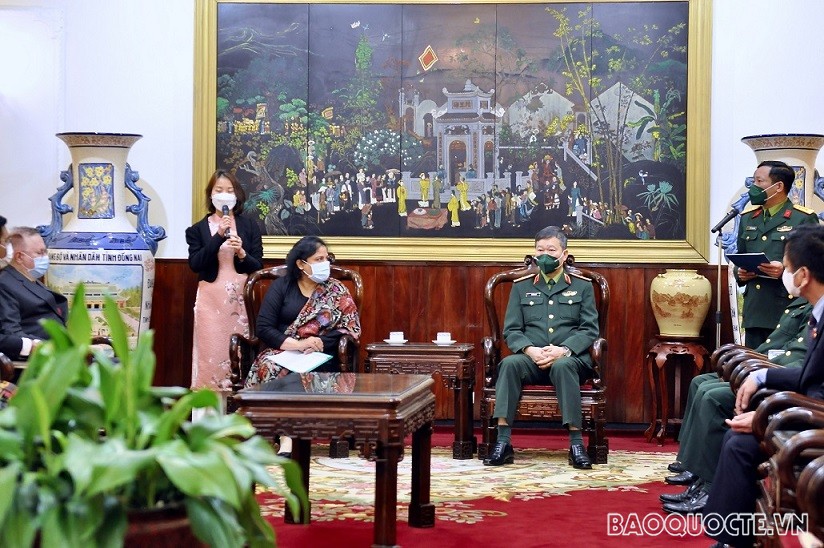 Đại sứ Pakistan tại Việt Nam đặt vòng hoa và vào Lăng viếng Chủ tịch Hồ Chí Minh
