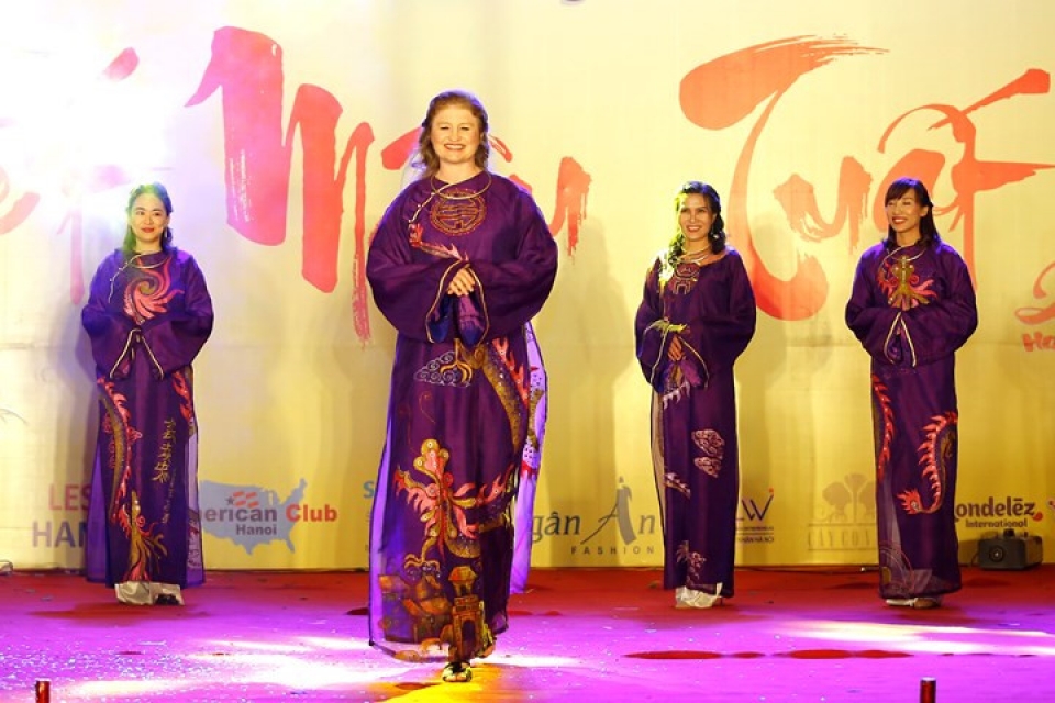 us ambassador his family wear red ao dai to embassy tet event