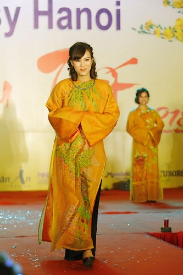 us ambassador his family wear red ao dai to embassy tet event