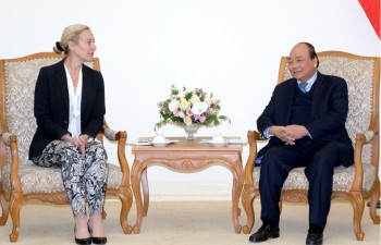 PM urges stronger multifaceted cooperation with Netherlands