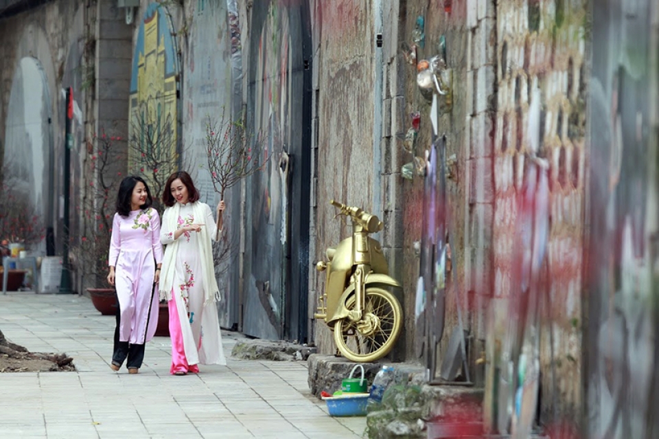 colourful street murals in ha noi