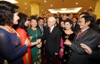 art show welcomes overseas vietnamese returning for tet