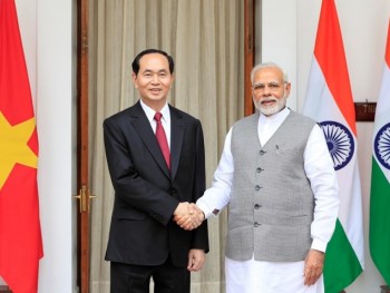 President Tran Dai Quang holds talks with Indian PM Narendra Modi