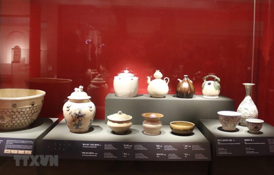 vietnams antiques exhibited in rok