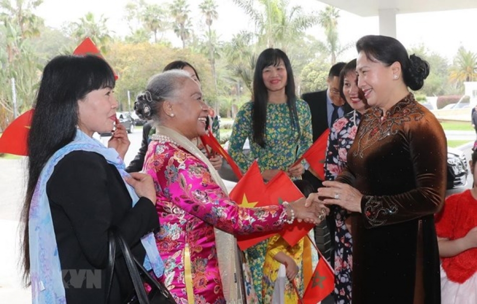 na leader meets vietnamese embassy staff community in morocco
