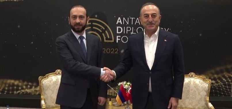 Ngoại trưởng Thổ Nhĩ Kỳ Mevlut Cavusoglu và người đồng cấp Armenia Ararat Mirzoyan (Nguồn: ahaber.com.tr)
