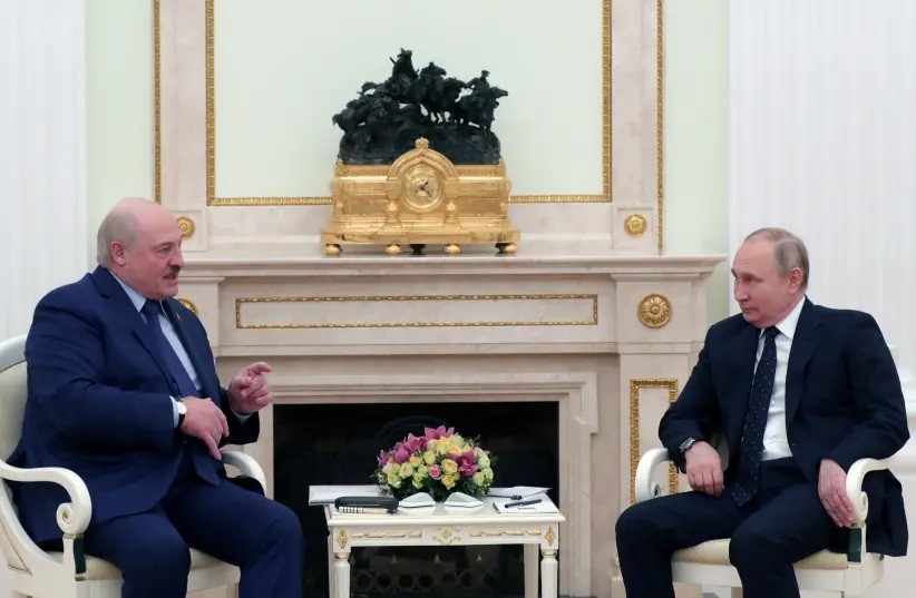 Tổng thống Nga Vladimir Putin và người đồng cấp Belarus Alexander Lukashenko gặp mặt tại Moscow ngày 11/3. (Nguồn: Sputnik)