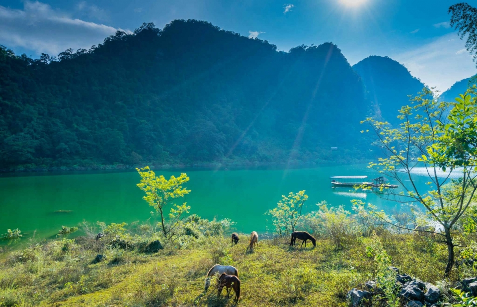 A visit to Three-Basin Lake - Hồ Ba Bể