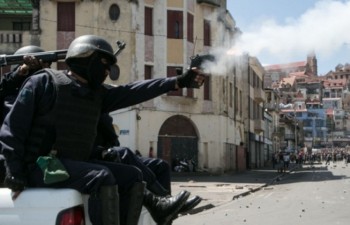 Madagascar: Cảnh sát đụng độ người biểu tình, 17 người thương vong