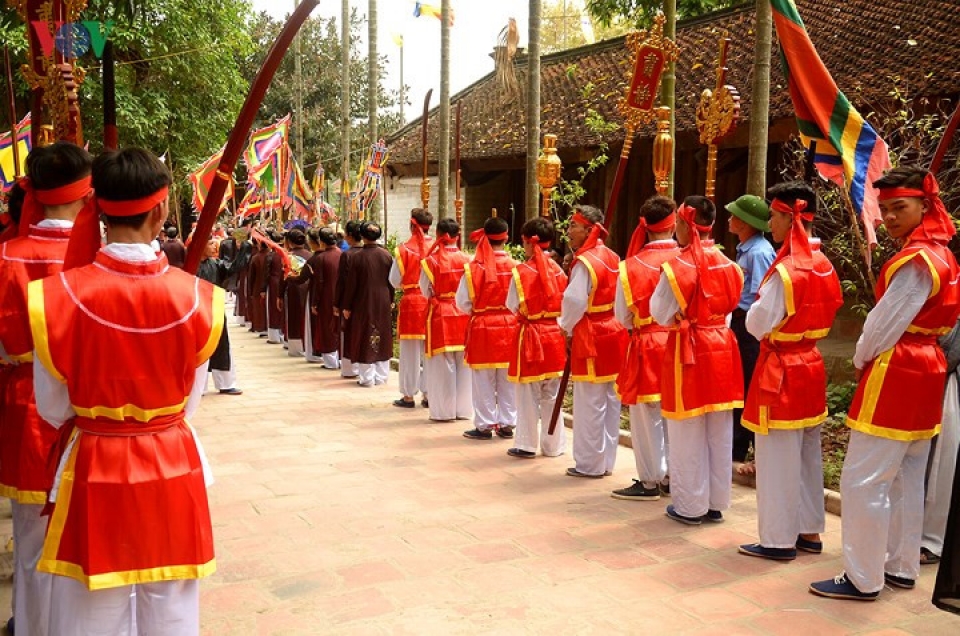 thay pagoda festival draws crowds from near and far