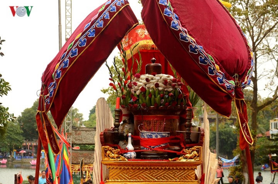 thay pagoda festival draws crowds from near and far