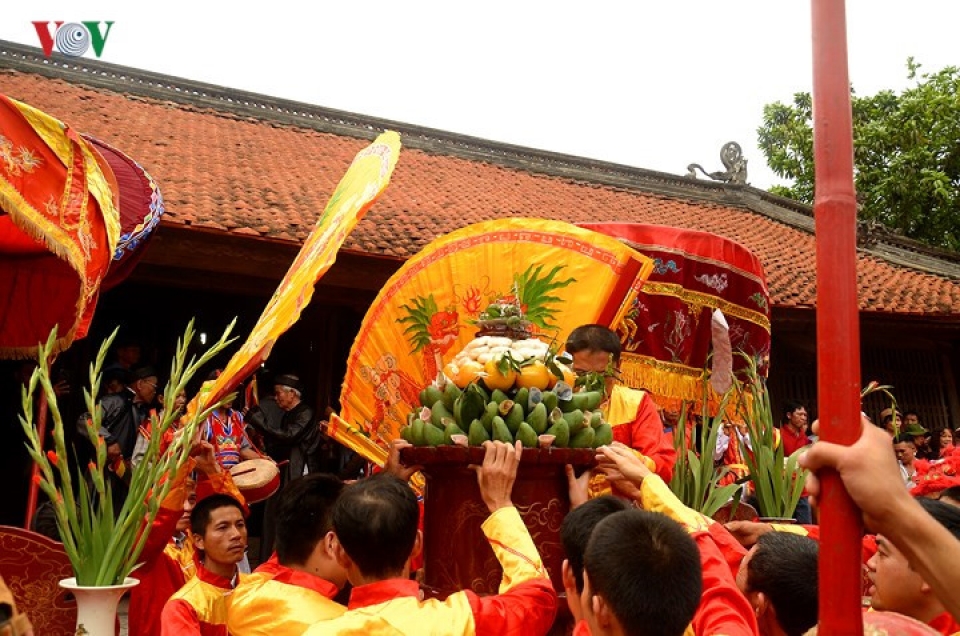 thay pagoda festival draws crowds from near and far