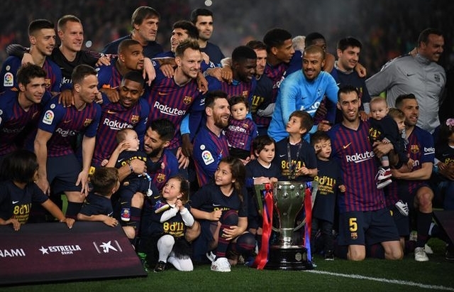 Messi lại ghi bàn, giúp Barcelona bảo vệ chức vô địch La Liga thành công
