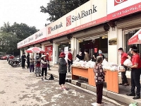 SeABank donates 30.2 more tons of rice to the poor nationwide during the Covid-19 pandemic