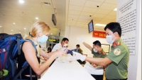 Việt Nam chủ trương tạo điều kiện thuận lợi để người nước ngoài nhập cảnh