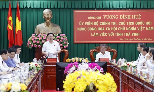 National Assembly Chairman Vuong Dinh Hue addresses the meeting with the Standing Board of the provincial Party Committee on April 29. (Photo: VNA)