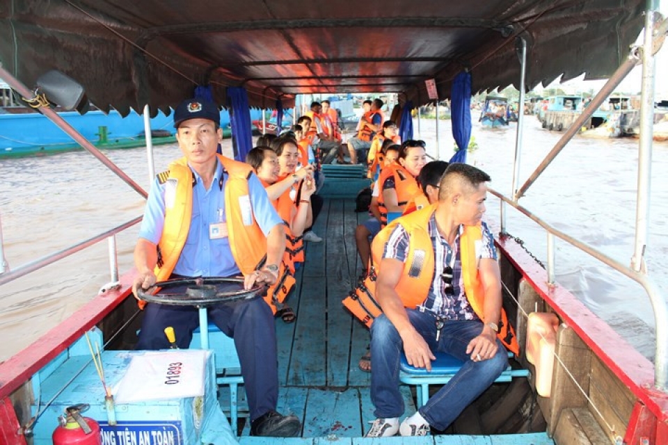 a day out at cai rang floating market in can tho