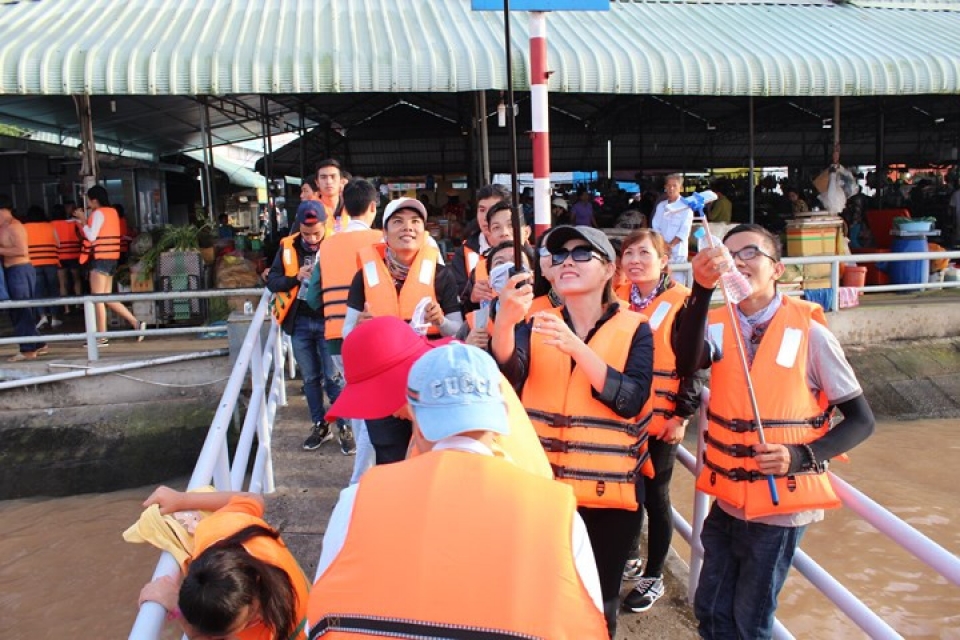 a day out at cai rang floating market in can tho